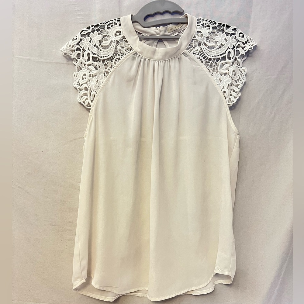 Lace sleeve keyhole back white blouse M